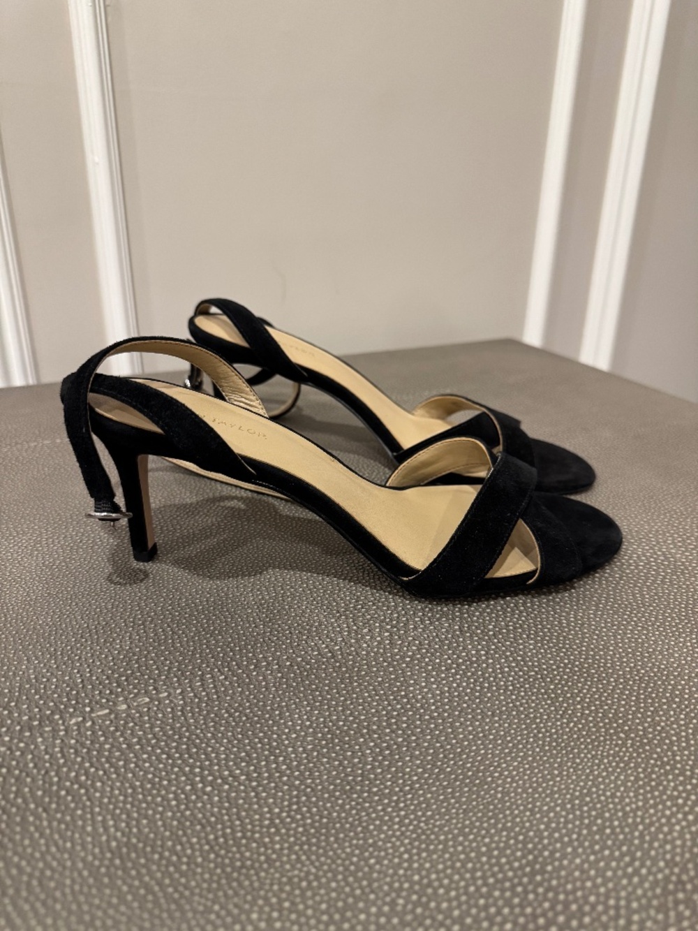 Ann Taylor Judith Black Suede Crisscross Kitten Heel Sandals Size 7M